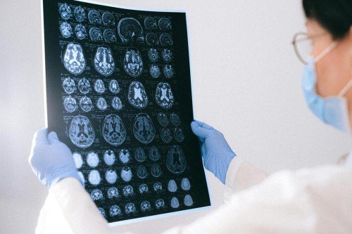 (French Article) L’intelligence artificielle au laboratoire