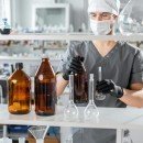 (German Article) Vom Labor zur Therapie: Der Weg eines neuen Medikaments